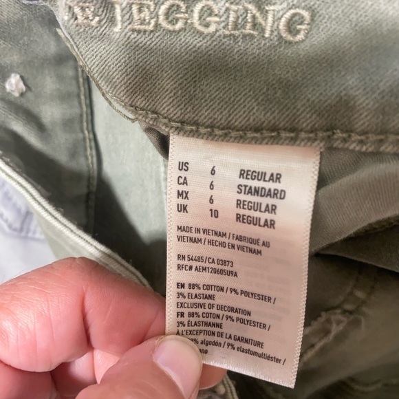 Bundle of 3 American Eagle Size 6 Pants - Jeggings, Joggers, Distressed Jeans - Picture 5 of 7